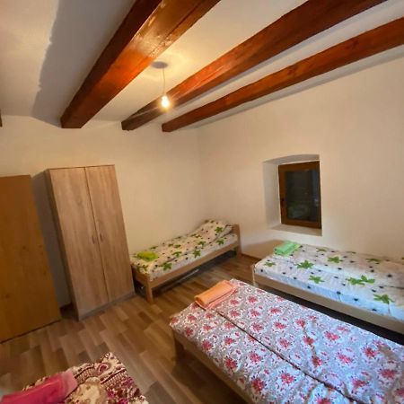 Shpija E Gjyshit Vuthaj Hotel Gusinje Exterior foto