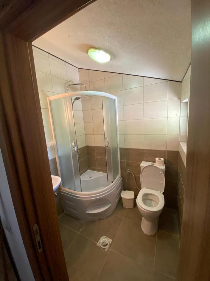 Shpija E Gjyshit Vuthaj Hotel Gusinje Exterior foto